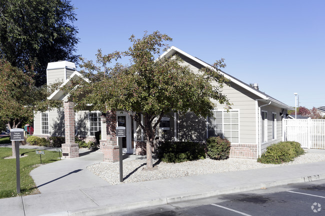 Building Photo - Canyon Park