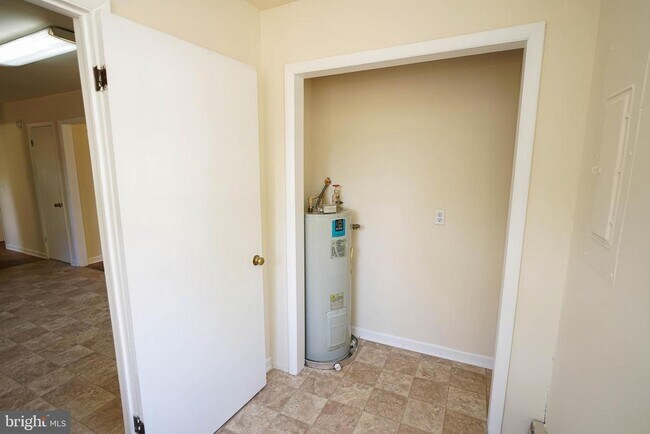 Building Photo - 5629 Rip Wil Dr