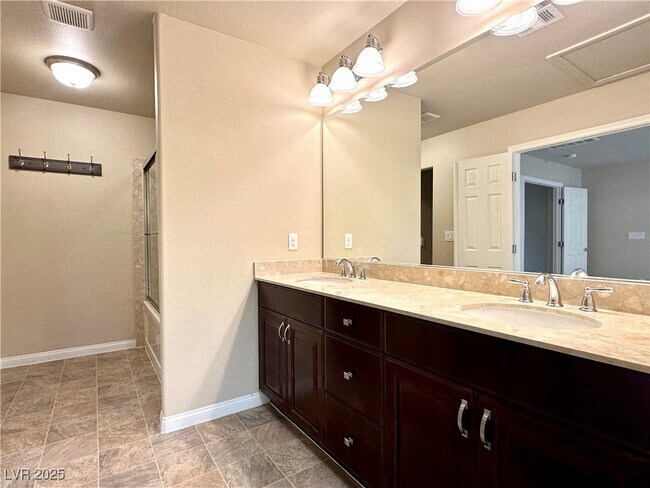 Building Photo - 6451 Amberleaf Way