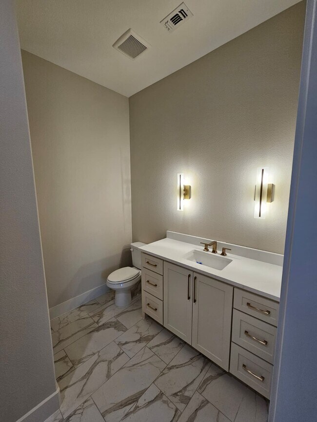 Building Photo - 390 Michael Ln