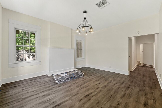 Building Photo - Upgraded and ready 5 bed 2 bath home next door to the 3 bed 2 bath home