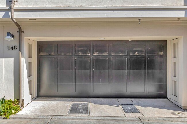 Building Photo - Beautiful Tri-Level 4 bedroom, 3.5 Bathroom, 2,150 SqFt Home in Downtown Campbell!
