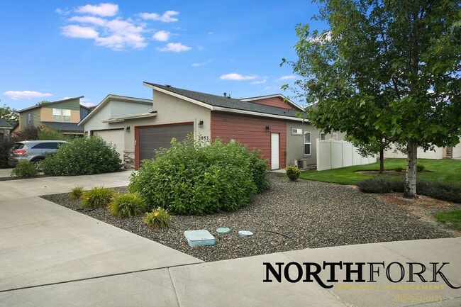 Primary Photo - Welcome Home to Comfort & Convenience