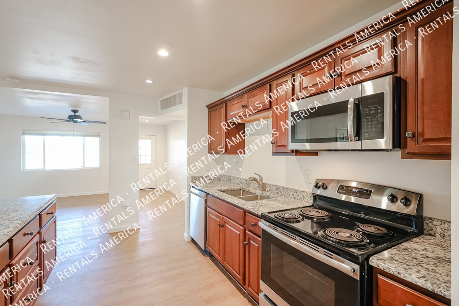 Building Photo - 601 N 73rd Pl