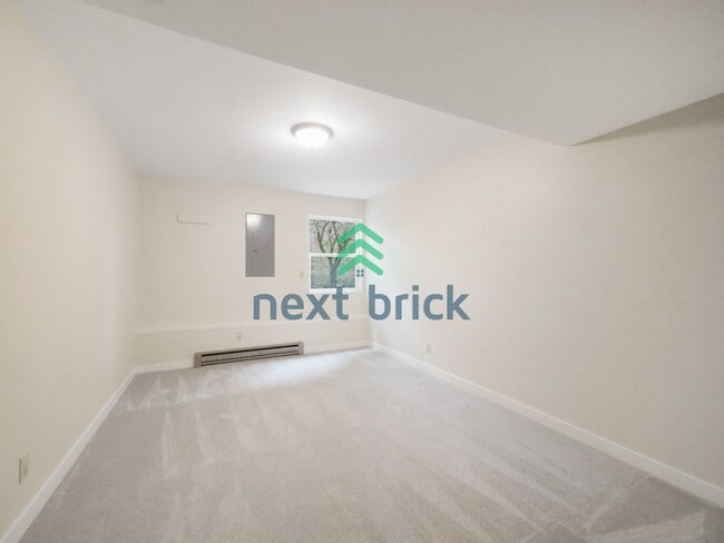Building Photo - 3 Bed and 3 Bath Plus Office Private Single-family Home is Available for Rent!