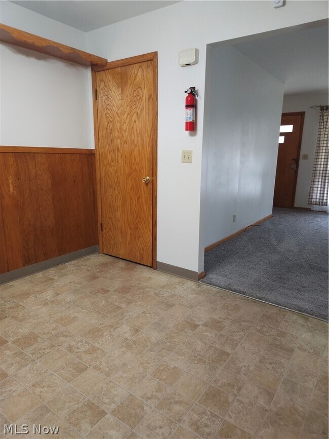 Building Photo - 567 Stetler Ave