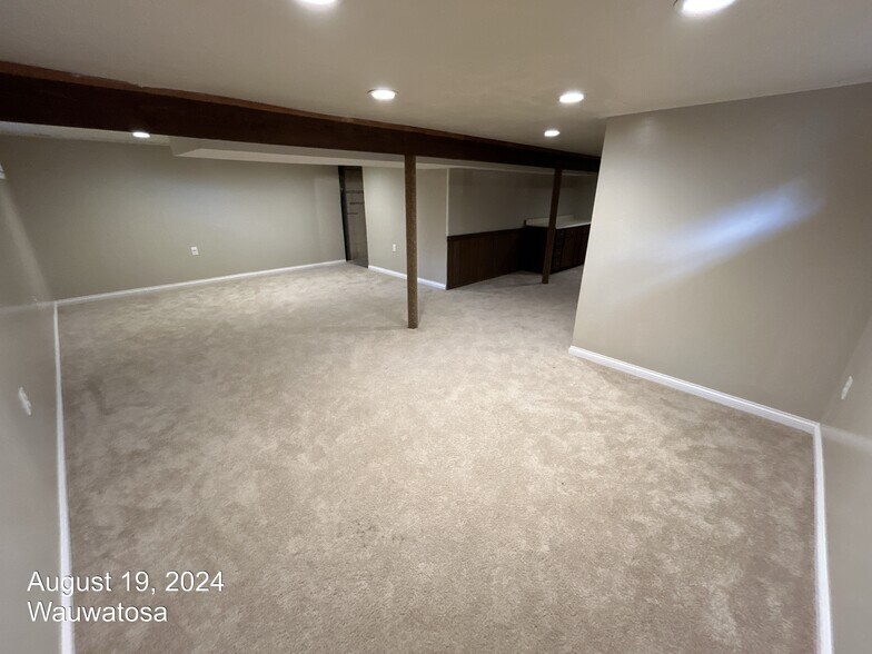 Building Photo - 9431 W Marion St