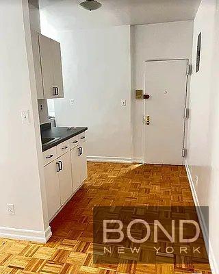 Building Photo - 164 Mott St