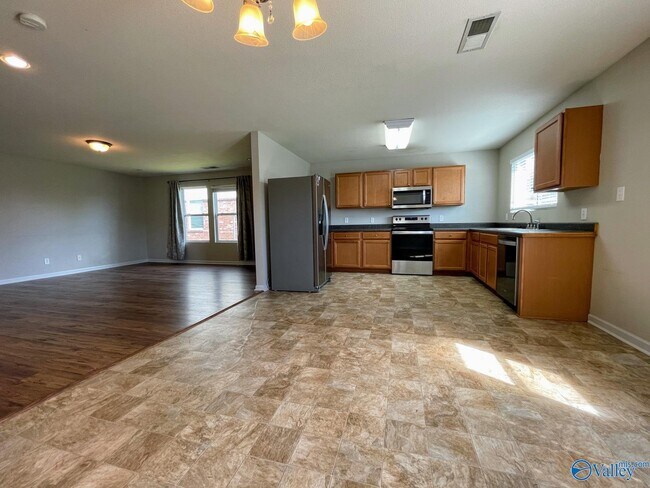 Building Photo - 3412 Castlecreek Dr SW