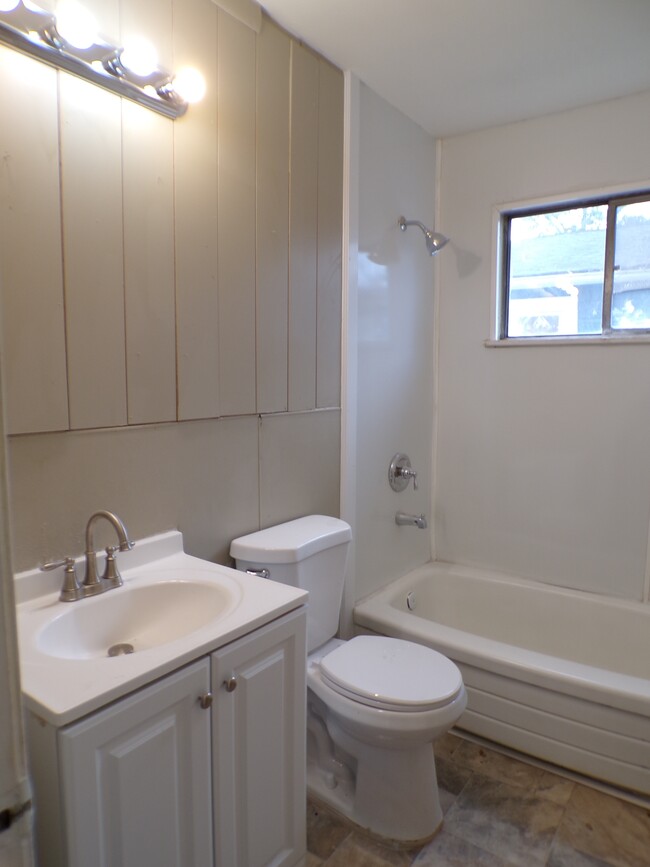 Building Photo - 3145 34th Ct N