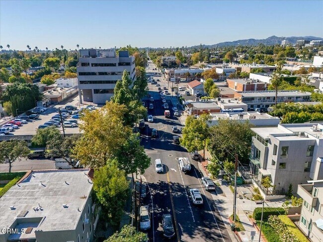 Building Photo - 961 E California Blvd