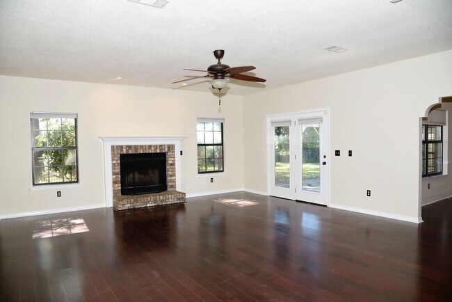Building Photo - 116 Baywind Dr