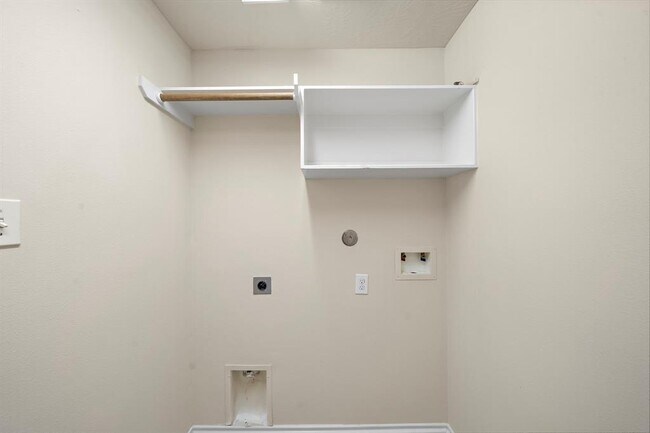 Building Photo - 3315 Victorian Manor Ln