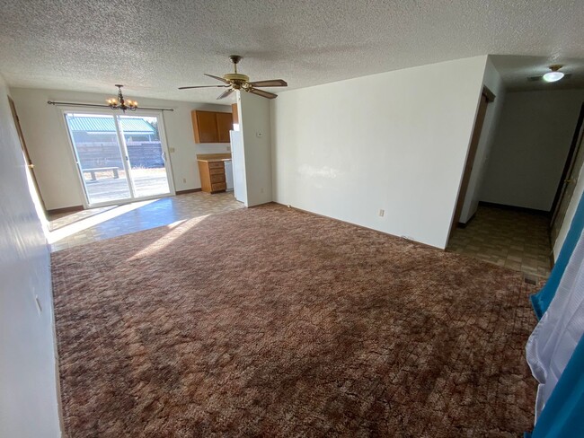 Building Photo - Cozy 3 Bedroom 1 Bath Home with Large Yard & 1 Car Attached Garage