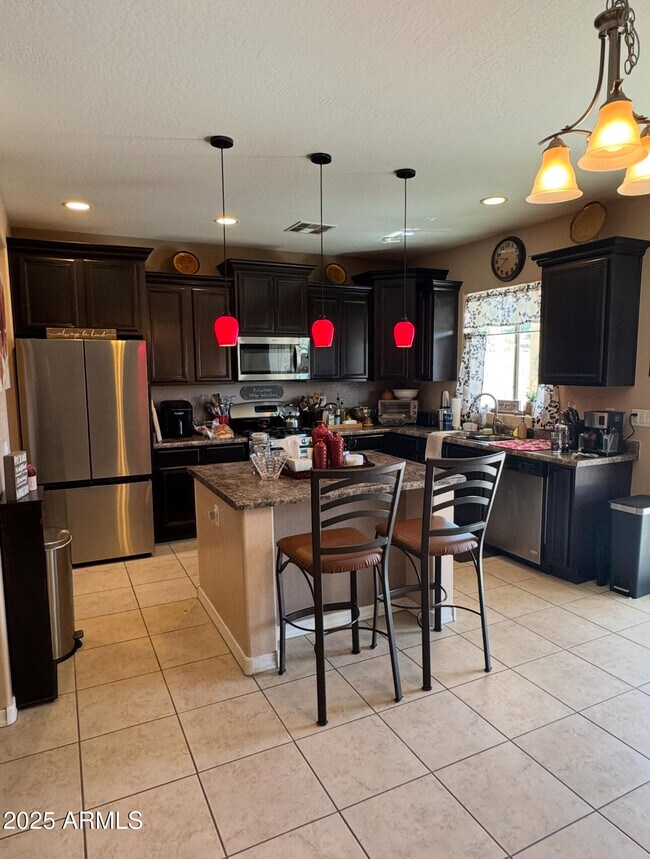 Building Photo - 40571 W Park Hill Dr