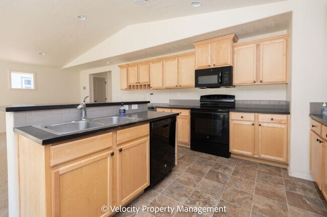 Building Photo - Great Home with Fully Fenced Back Yard.