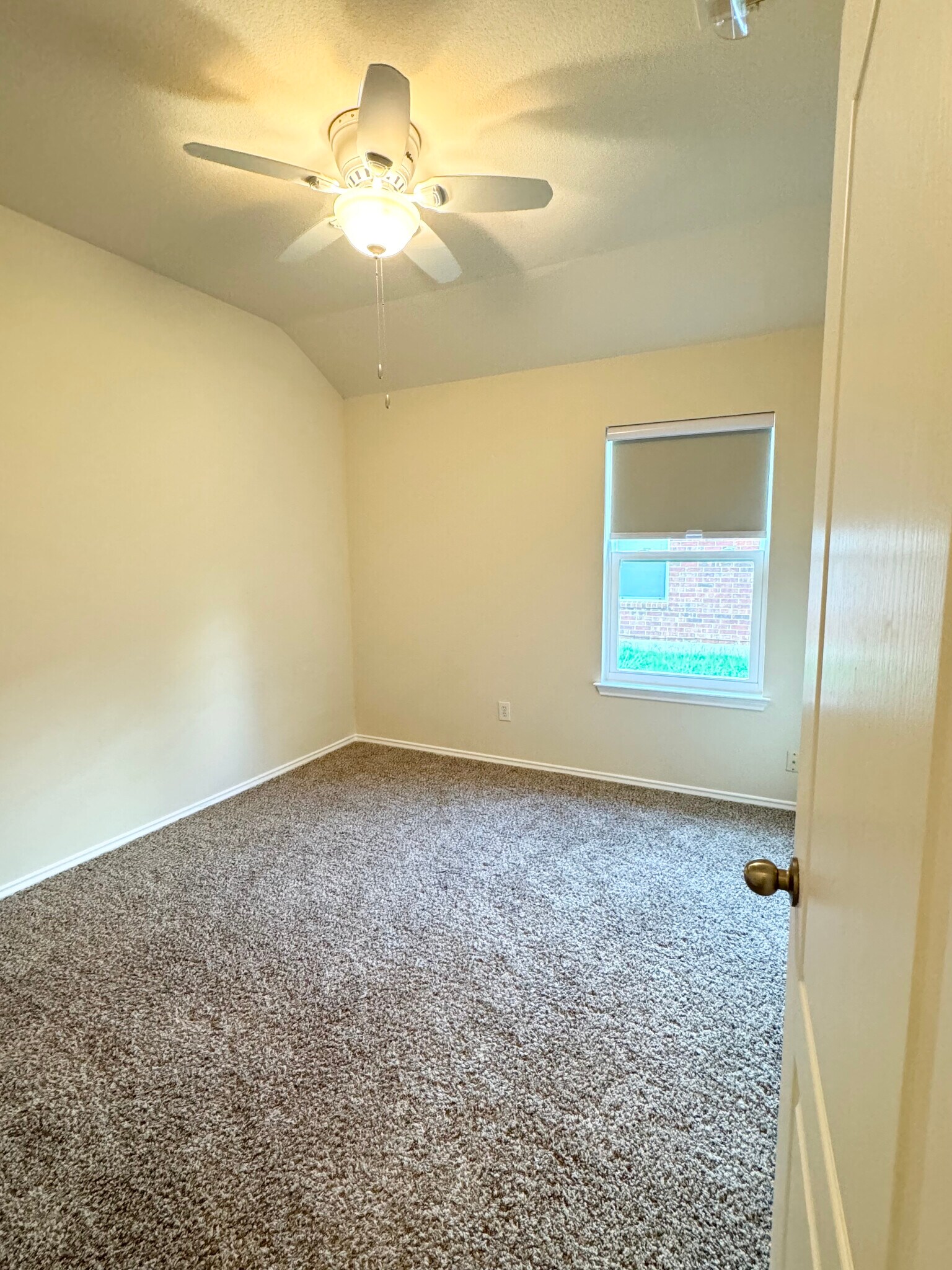 Building Photo - 116 Aguilar Dr