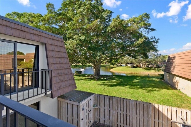 Building Photo - 709 7th Ln