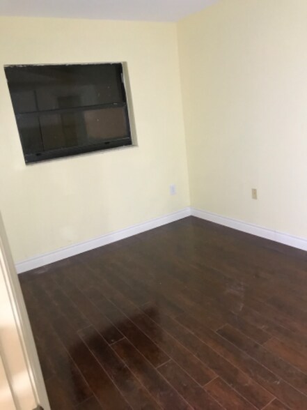 Building Photo - 3901 NW 115th Terrace