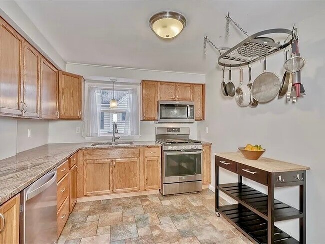 Building Photo - 78 Kimbark Rd