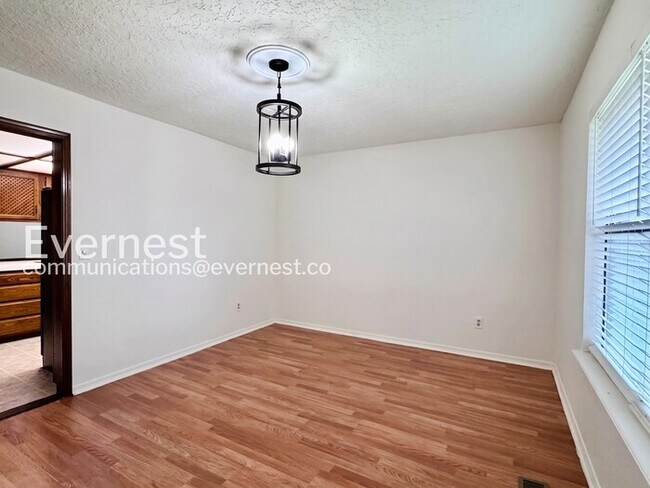 Building Photo - Spacious 4 Bed, 2 Bath Home with Fenced Yard and Two-Car Garage | Pet friendly | Available Now!