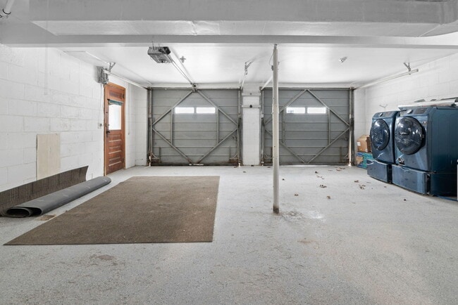 Building Photo - 2740 Judah Rd