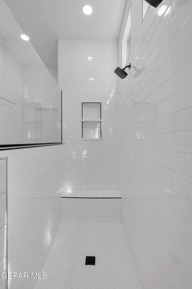 Building Photo - 15233 Expectation Ave