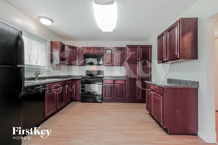 Building Photo - 135 Oriole Rd