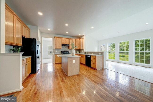 Building Photo - 42038 Cherish Ct