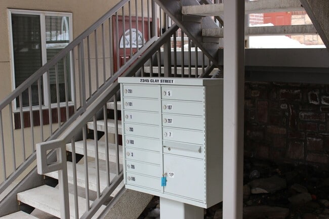 Building Photo - Available NOW! Updated 1 Bedroom 1 Bath Condo for Rent in Jefferson Park