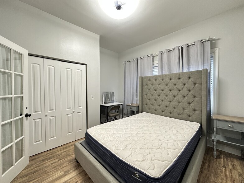 Building Photo - 716 N Elizabeth St