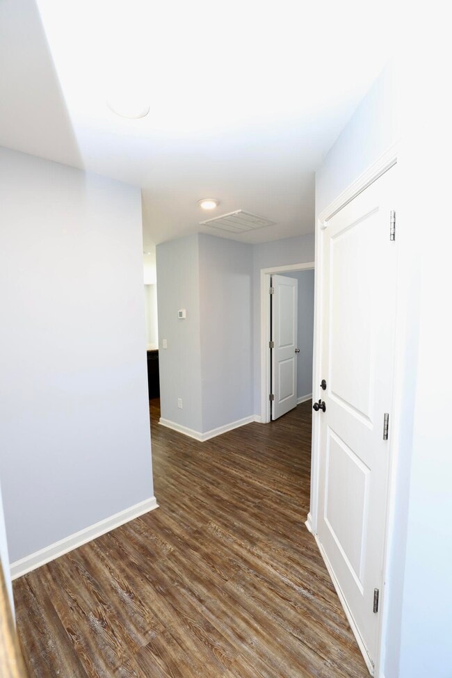 Building Photo - 1009 Providence Plantation Dr