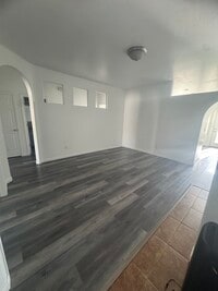 Building Photo - 214 Foxboro Dr W
