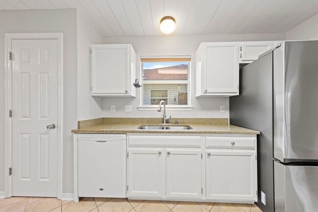 Building Photo - Charming 3 Bedroom in Destin!