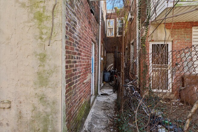 Building Photo - 3031 Page St