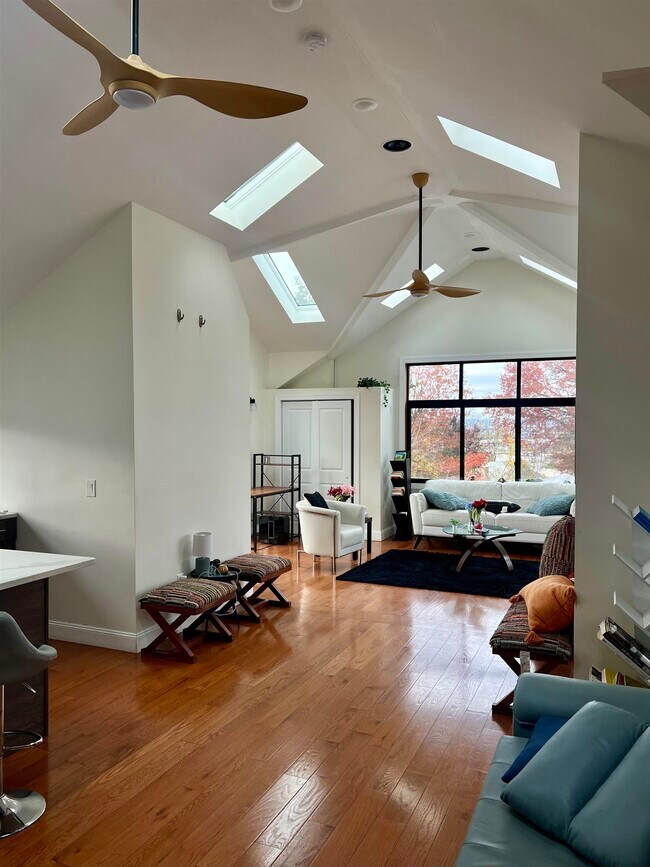 Building Photo - 4 Highview Rd