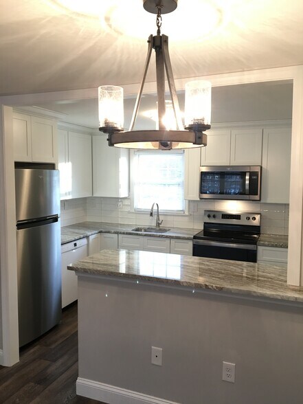 Building Photo - 37 Grandview Dr