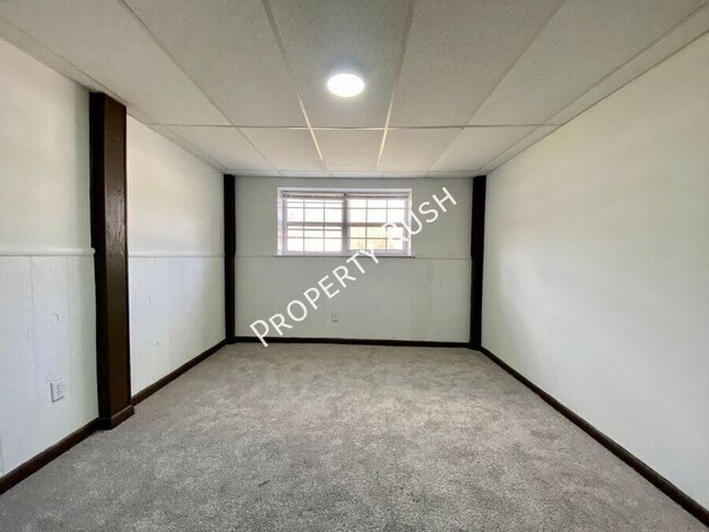 Building Photo - 922 Delores Dr