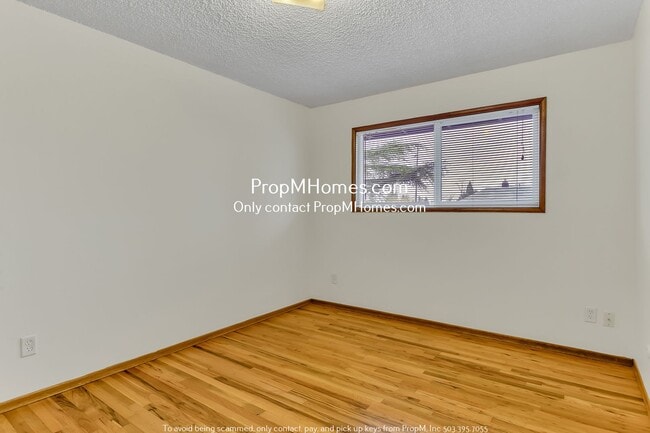 Building Photo - Charming Two Bedroom Unit in Mt Tabor!