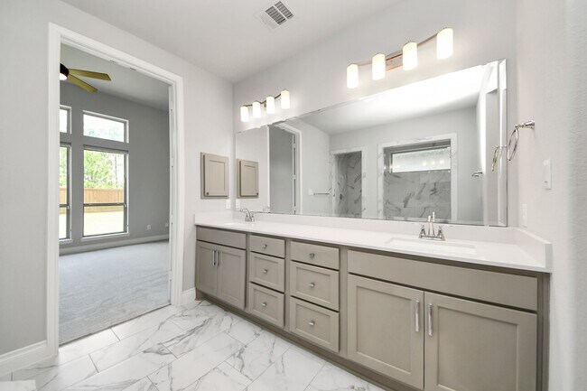 Building Photo - 28045 Woodland Bend Way