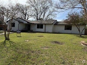 Building Photo - 618 Brook Valley Ln