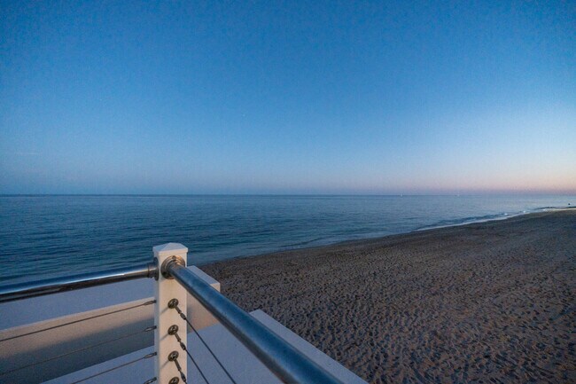Building Photo - 3589 S Ocean Blvd