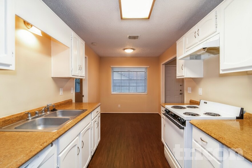 Building Photo - 17719 Glenpatti Dr