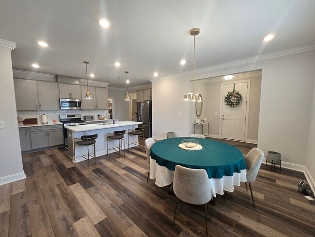 Building Photo - The Perfect Resort-Style Living in Auburn Village!