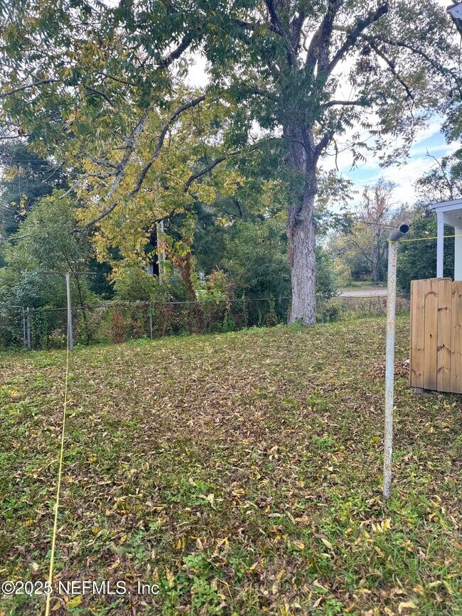 Building Photo - 2584 Wisteria St