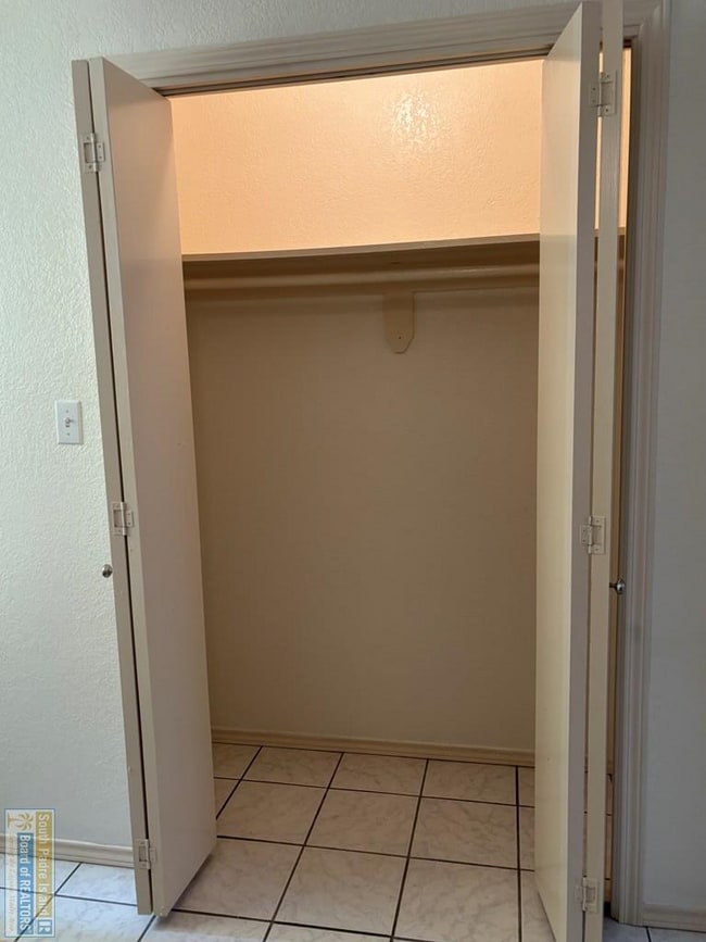 Building Photo - 114 E Constellation Dr