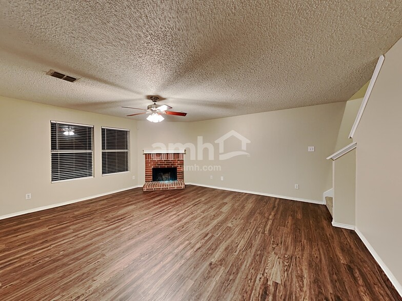 Building Photo - 1528 Englewood Dr