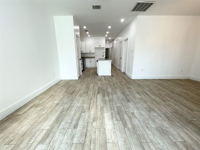 Building Photo - 5121 Southwind St