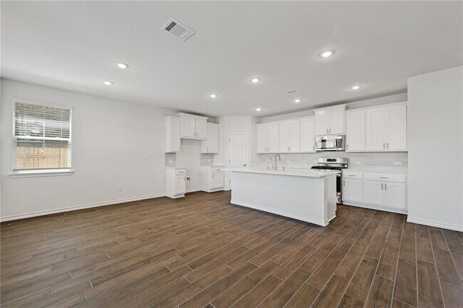 Building Photo - 806 Pepperbark Loop