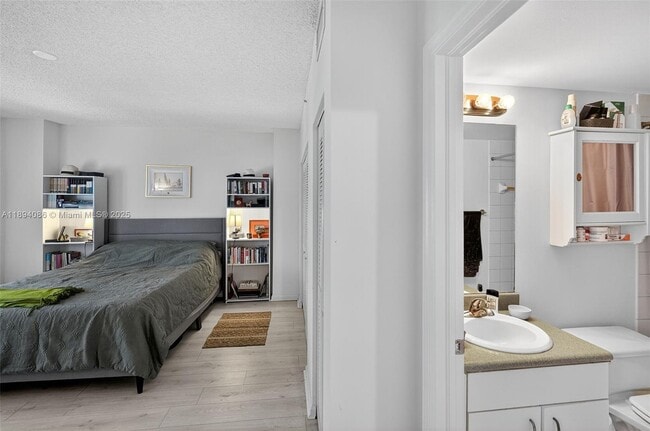 Building Photo - 701 Brickell Key Blvd